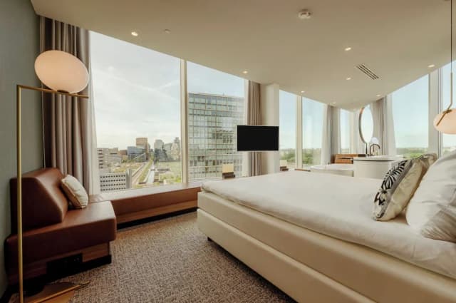 Van der Valk Hotel Amsterdam Zuidas-Suite, 1 King Bed, Hot Tub-5
