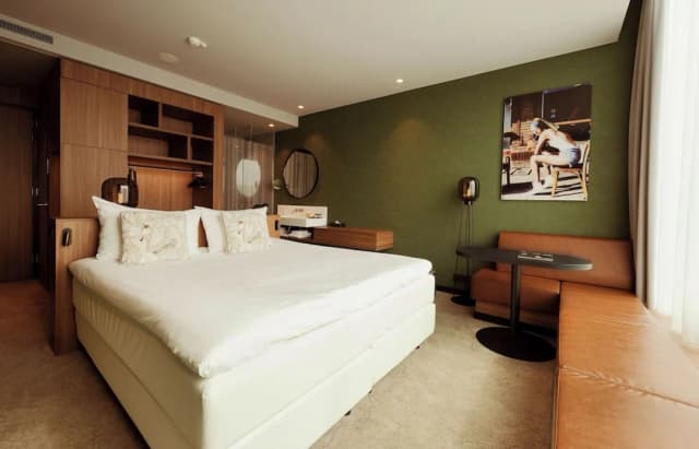 Van der Valk Hotel Amsterdam Zuidas-Comfort Room, 1 King Bed-5