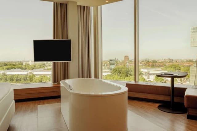 Van der Valk Hotel Amsterdam Zuidas-Superior Room, 1 King Bed-6