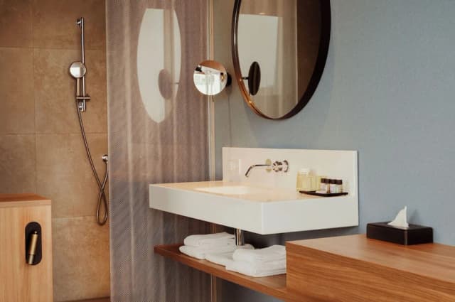 Van der Valk Hotel Amsterdam Zuidas-Superior Room, 1 King Bed-9