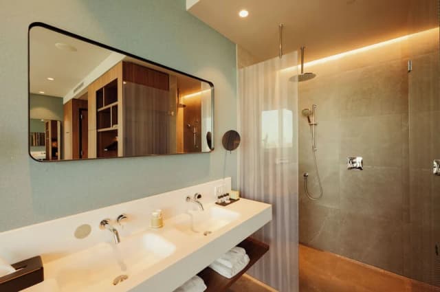 Van der Valk Hotel Amsterdam Zuidas-Junior Suite, 1 King Bed-12