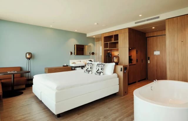 Van der Valk Hotel Amsterdam Zuidas-Junior Suite, 1 King Bed-6