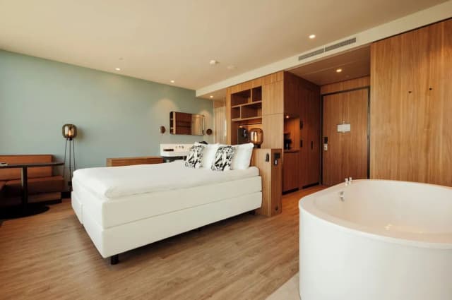 Van der Valk Hotel Amsterdam Zuidas-Junior Suite, 1 King Bed-4