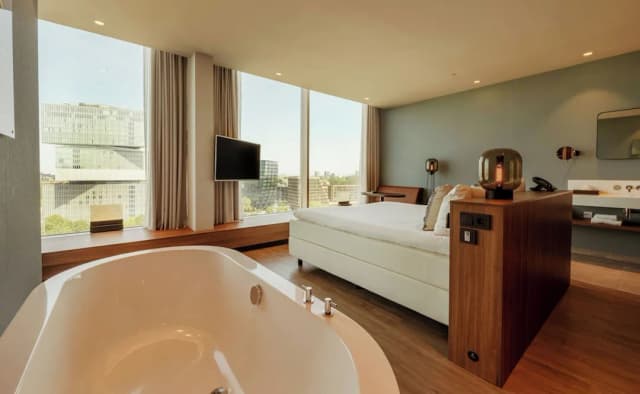 Van der Valk Hotel Amsterdam Zuidas-Junior Suite, 1 King Bed-3