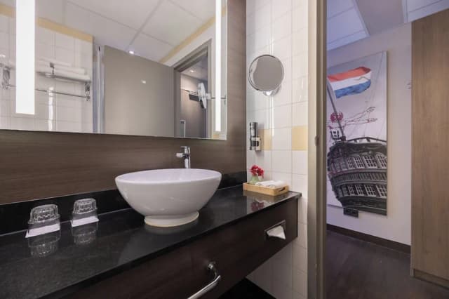 Leonardo Boutique Hotel Amsterdam Vondelpark-Superior Room (1 Twin Bed 1 Single Bed)-4