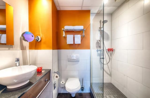 Leonardo Boutique Hotel Amsterdam Vondelpark-Superior Room (1 Twin Bed 1 Single Bed)-3