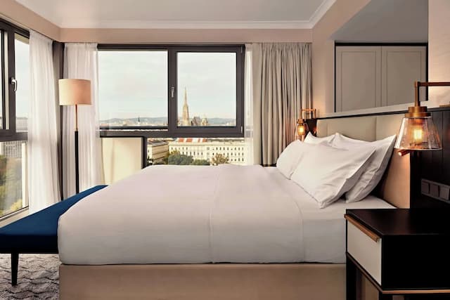 Hilton Vienna Park-Junior Suite, 1 King Bed (Park)-1