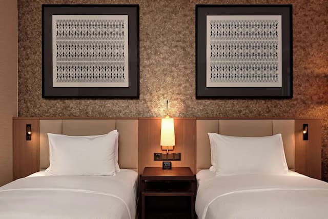 Hilton Vienna Park-Premium Room, 2 Twin Beds, Park View-1