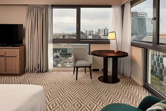 Hilton Vienna Park-Panoramic Room, 2 Twin Beds, Corner-1