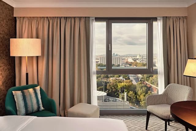 Hilton Vienna Park-Panoramic Room, 2 Twin Beds, Corner-3