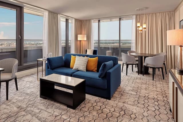 Hilton Vienna Park-Penthouse, 1 King Bed (Panorama)-5