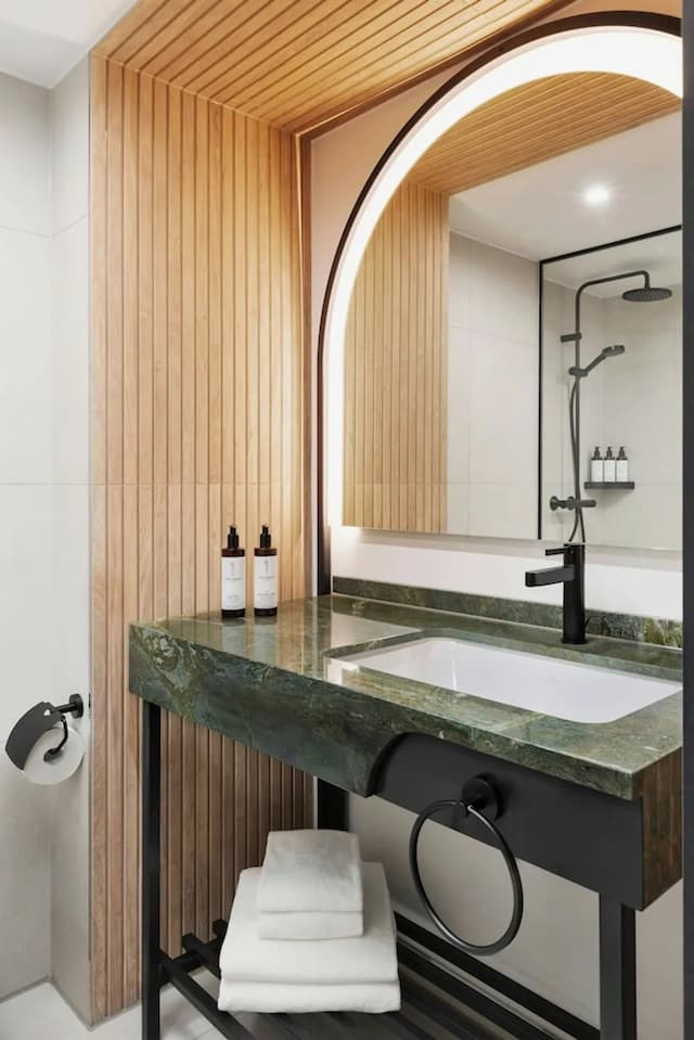 Imperial Riding School, Autograph Collection-Deluxe Room, 1 King Bed-7