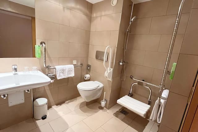 Austria Trend Hotel Ananas-Classic Twin Room Wheelchair Accessible-4