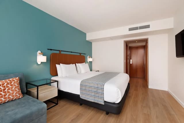 Exe Vienna-Standard Triple Room-2