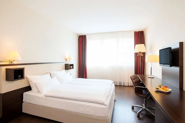 NH Wien City-Superior Room (Extra Bed 2 adults + 1 child)-2