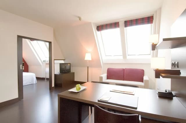 NH Wien City-Family Room (2 Adults + 1 Child)-2