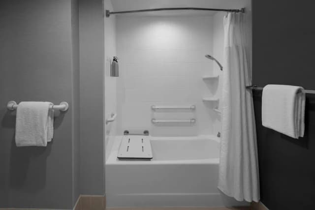 코트야드 바이 메리어트 로스 앤젤레스 버뱅크 에어포트-이그제큐티브 스위트, 침실 1개 (Mobility/Hearing Accessible, Tub)-4