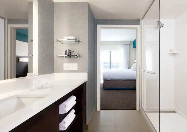 レジデンス イン ニューヨーク ザ ブロンクス アット メトロ センター アトリウム-スイート 2 ベッドルーム (Mobility/Hearing Access, Roll-In Shwr)-5