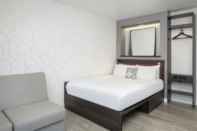 Four Points Flex by Sheraton London Shoreditch East-Family Room, 1 Double Bed-1