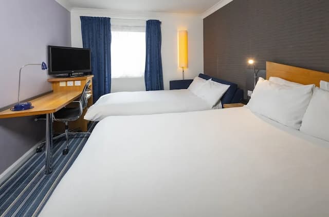 Holiday Inn Express London Wandsworth by IHG-Standard Room, 1 Double Bed with Sofa bed (with Free Hot Breakfast)-2