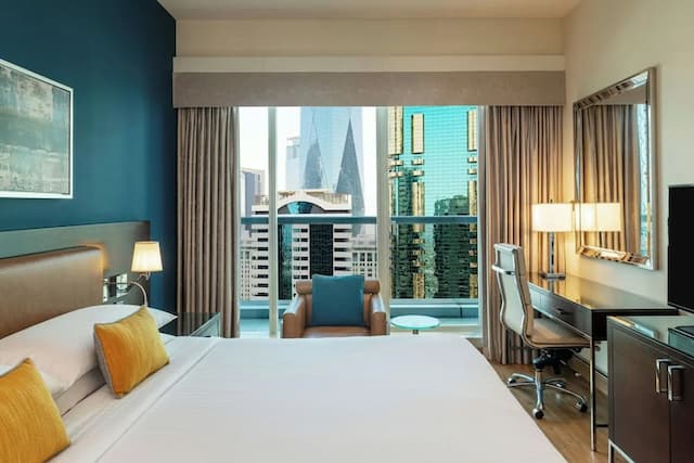 Four Points by Sheraton Sheikh Zayed Road, Dubai-经典客房, 1 张特大床, 无烟房, 阳台-4