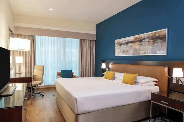 Four Points by Sheraton Sheikh Zayed Road, Dubai-商务套房, 1 张特大床, 无烟房, 阳台-2
