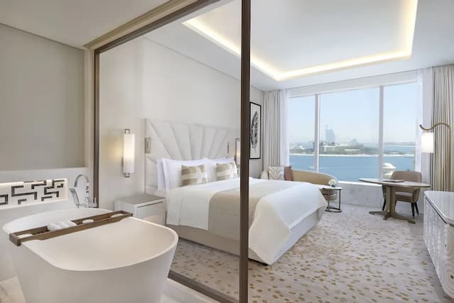 더 세인트 레지스 두바이, 더 팜-Deluxe King Room with City View KYMA beach access Signature St. Regis Butler Service-5