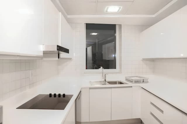 ダブルツリー・バイ・ヒルトン・ドバイ - ジュメイラ ビーチ-ファミリー スイート キングベッド 1 台 キッチン-5