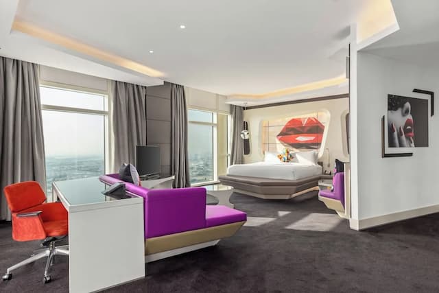 V ホテル ドバイ、キュリオ コレクション バイ ヒルトン-スイート キングベッド 1 台 (Vibrant Suite)-2