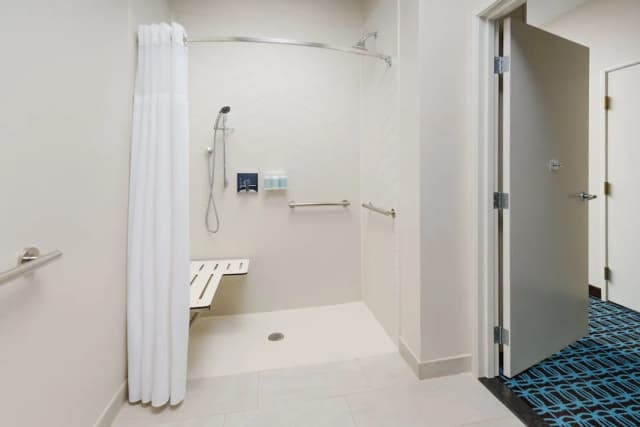 Fairfield Inn & Suites Houston The Woodlands-客房, 1 张特大床 (Hearing Accessible)-6