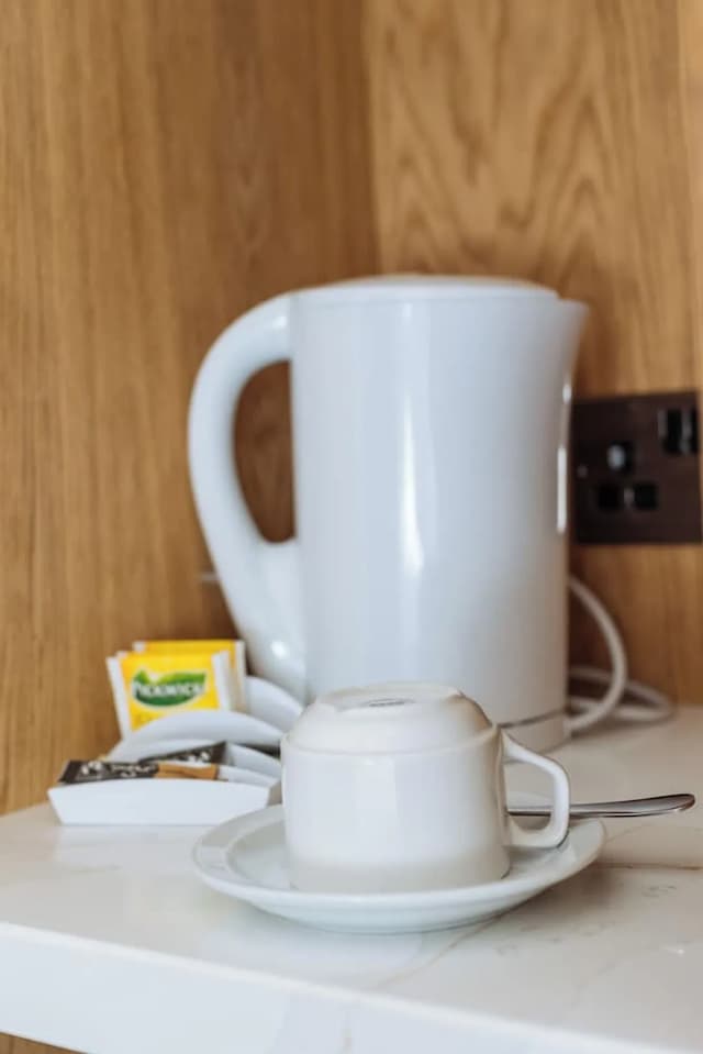 Central Hotel-Deluxe Double Room, Ensuite, Garden View (OASIS)-10