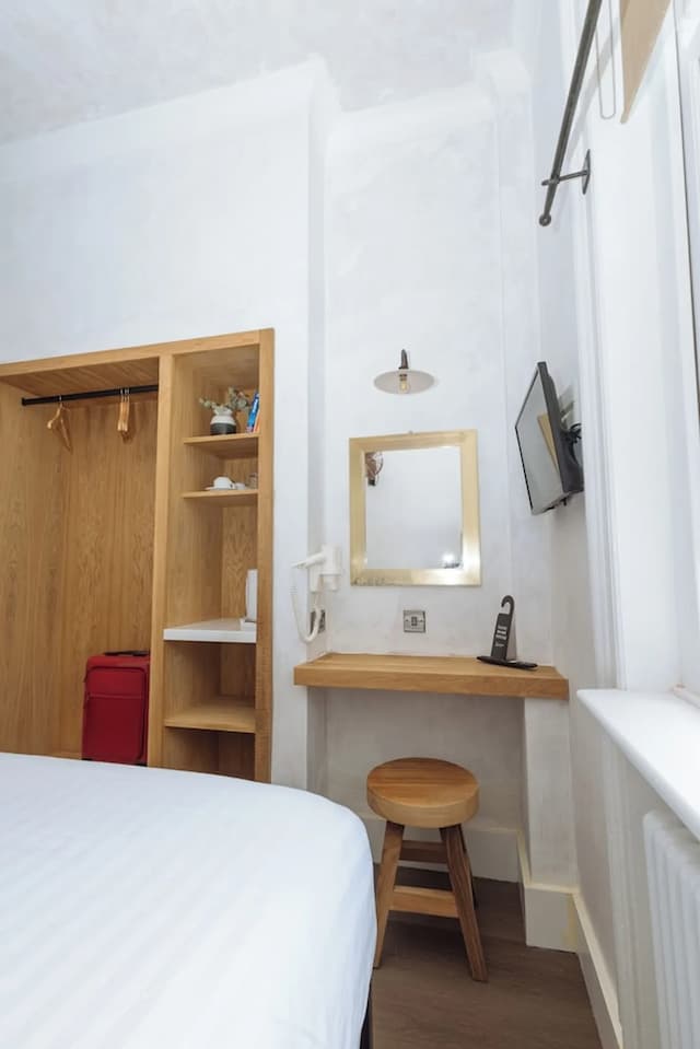 Central Hotel-Deluxe Double Room, Ensuite, Garden View (OASIS)-13