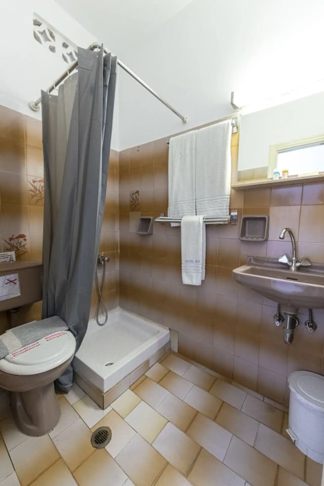 ROY Hotel-Standard Single Room-5