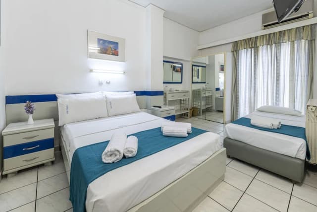 ROY Hotel-Standard Triple Room-1