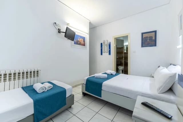 ROY Hotel-Standard Triple Room-3