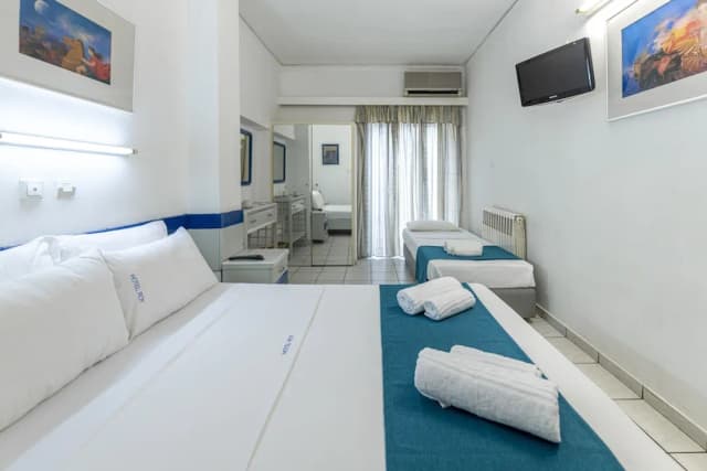 ROY Hotel-Standard Triple Room-2