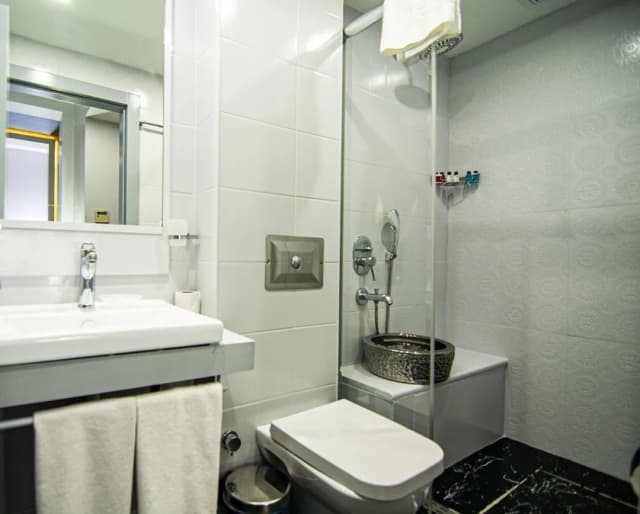 라피스 인 호텔 & 스파-Central Triple Room - Ideal for 3 Guests-8
