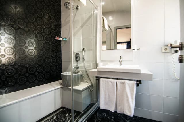 라피스 인 호텔 & 스파-Deluxe Room in Primary City Center Location-8