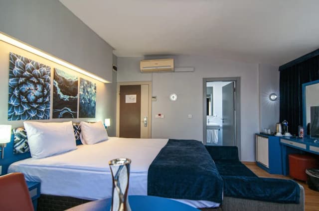 라피스 인 호텔 & 스파-Deluxe Room in Primary City Center Location-9