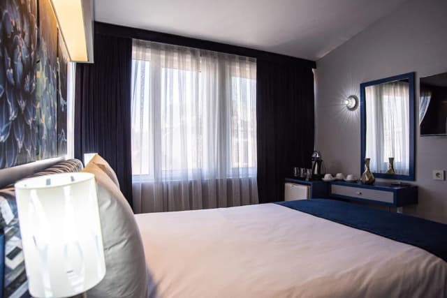 라피스 인 호텔 & 스파-Central Comfort Double Room- Prime Location-2