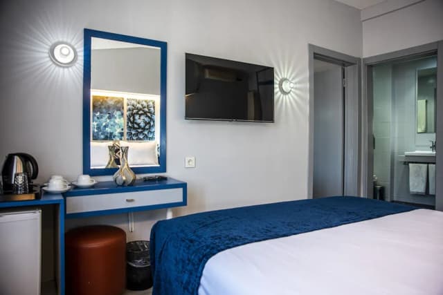 라피스 인 호텔 & 스파-Central Comfort Double Room- Prime Location-3