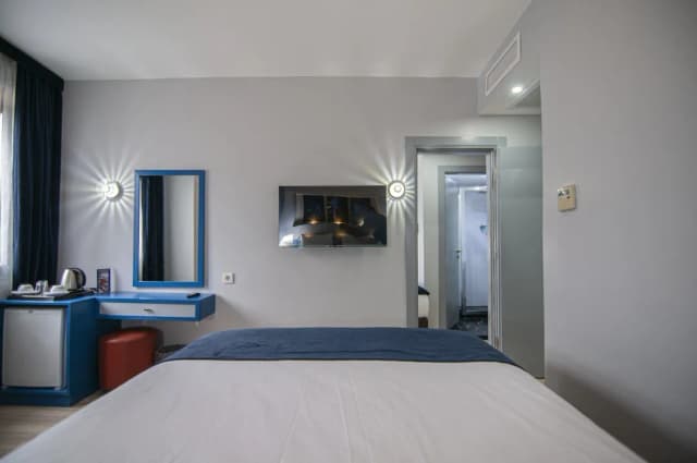 라피스 인 호텔 & 스파-Central Comfort Double Room- Prime Location-4