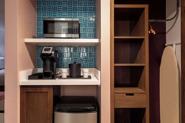 Hilton Garden Inn LAX Los Angeles Airport-客房, 1 张特大床-2