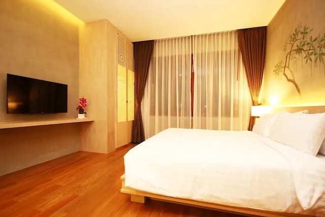 Chu Hotel-Premier Suite, 1 Double Bed, Balcony, Garden View-3