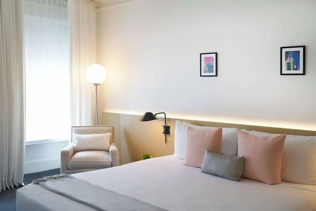 The Chicago Hotel Collection Ambassador Gold Coast-标准房, 1 张大床-1