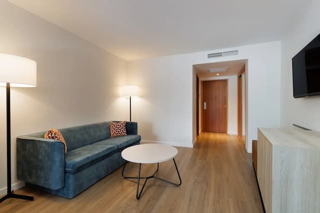 Exe Vienna-Family Room-3