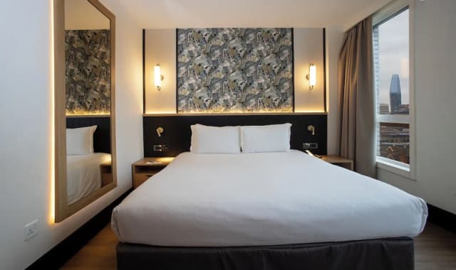 H10 London Waterloo-Classic Superior Sky View-3