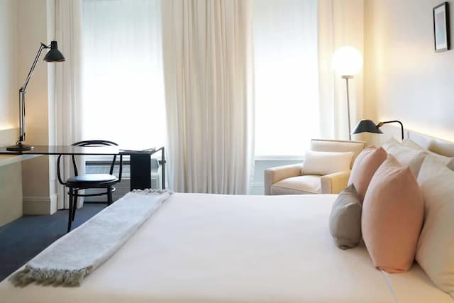 The Chicago Hotel Collection Ambassador Gold Coast-标准房, 1 张大床, 无障碍浴缸-4