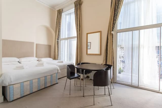 Amber Residence Hotel-Family Studio, Ensuite-2