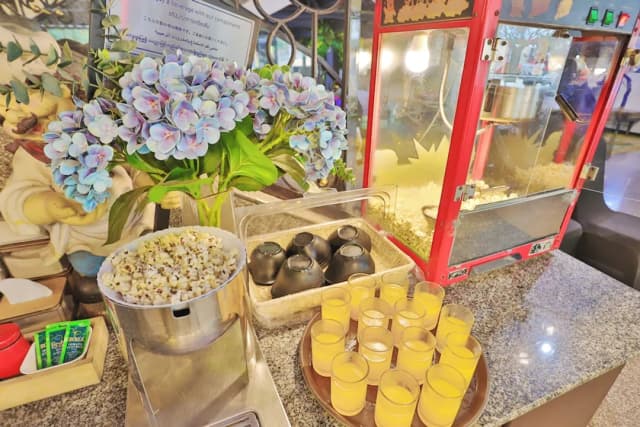 Diamond City Hotel-Standard room with Free Snack Bar 24Hrs-6